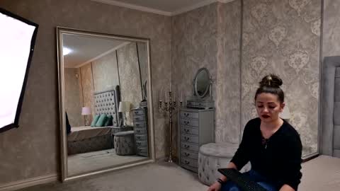 Donna online show from 02/28/26, 07:04