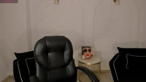 Snapshot of donnastonne chatting on 09/21/25, 10:22 Donna Stonne online show from 09/21/25, 10:22