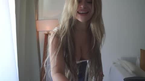 Donatella online show from 10/16/25, 12:06