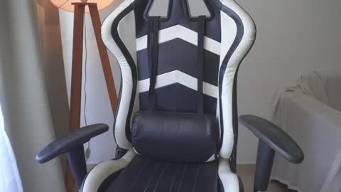 Donatella online show from 10/31/25, 11:55