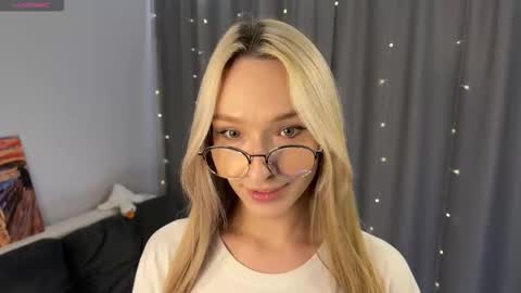 Snapshot of dontouchmyass chatting on 01/18/26, 05:17 Ely online show from 01/18/26, 05:17