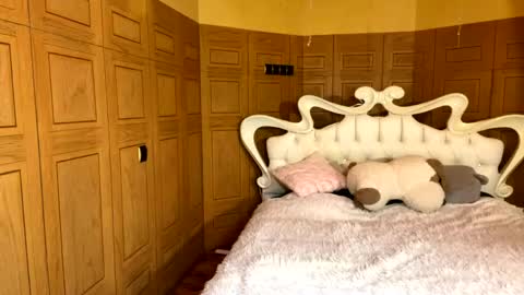 Anika online show from 04/21/26, 01:42