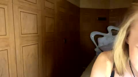 Anika online show from 04/21/26, 02:51