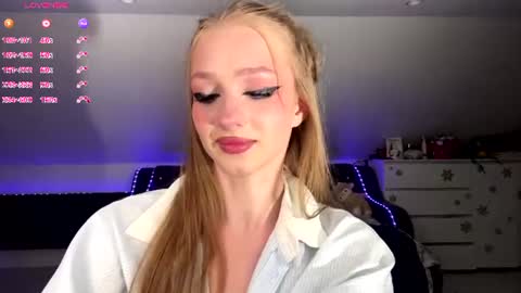 Snapshot of doreathagustave chatting on 07/17/26, 09:41 Anika online show from 07/17/26, 09:41
