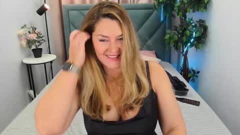 Snapshot of doriana_gray chatting on 09/11/25, 04:40 doriana_gray online show from 09/11/25, 04:40