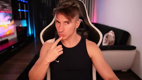 Dorian Reyes online show from 10/03/25, 08:28