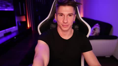 Dorian Reyes online show from 10/19/25, 12:55