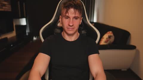 Dorian Reyes online show from 11/16/25, 01:00