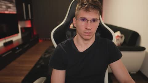 Dorian Reyes online show from 12/03/25, 01:02