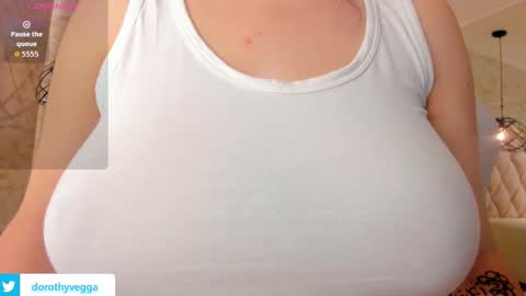 Snapshot of dorothy_vegga chatting on 10/27/25, 04:16  DOROTHY online show from 10/27/25, 04:16
