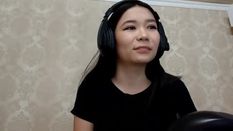 Snapshot of dorothygreene chatting on 10/15/25, 10:15 YuKi  online show from 10/15/25, 10:15