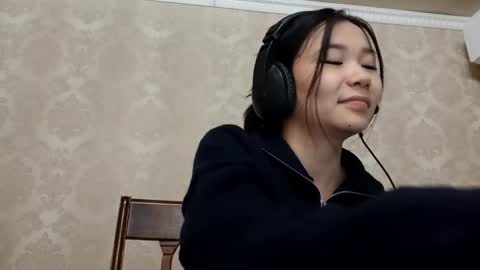 Snapshot of dorothygreene chatting on 10/30/25, 06:30 YuKi  online show from 10/30/25, 06:30