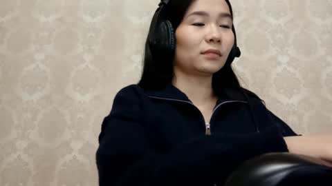 Snapshot of dorothygreene chatting on 10/31/25, 06:31 YuKi  online show from 10/31/25, 06:31