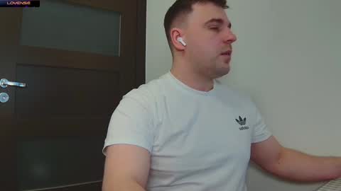 Snapshot of dosilasa chatting on 12/16/24, 07:48 Sasha online show from 12/16/24, 07:48