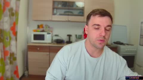 Snapshot of dosilasa chatting on 12/23/24, 10:44 Sasha online show from 12/23/24, 10:44