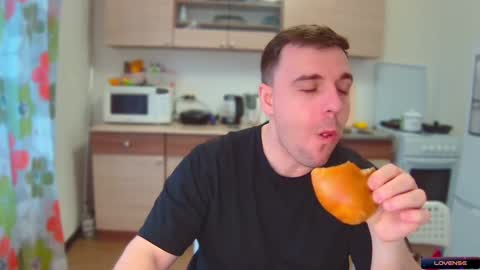 Snapshot of dosilasa chatting on 12/24/24, 10:22 Sasha online show from 12/24/24, 10:22