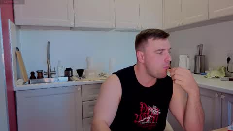 Snapshot of dosilasa chatting on 09/29/25, 08:30 Sasha online show from 09/29/25, 08:30