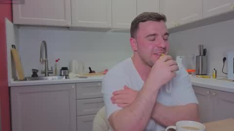 Snapshot of dosilasa chatting on 11/23/25, 07:57 Sasha online show from 11/23/25, 07:57