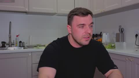 Snapshot of dosilasa chatting on 11/29/25, 04:10 Sasha online show from 11/29/25, 04:10