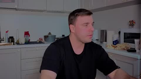 Snapshot of dosilasa chatting on 12/14/25, 06:34 Sasha online show from 12/14/25, 06:34