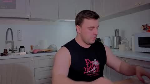 Snapshot of dosilasa chatting on 12/19/25, 08:27 Sasha online show from 12/19/25, 08:27