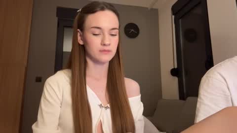 Snapshot of double_sun chatting on 09/10/25, 08:09 Alice and Mark online show from 09/10/25, 08:09