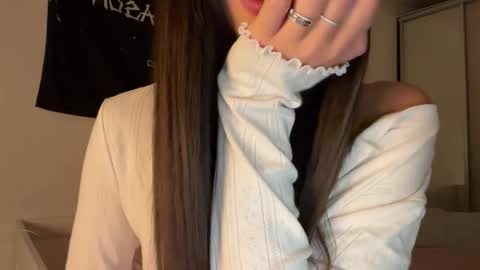 Snapshot of doublesees chatting on 09/25/25, 10:13 MOLLYYYY dont forget to give me a thumb up online show from 09/25/25, 10:13