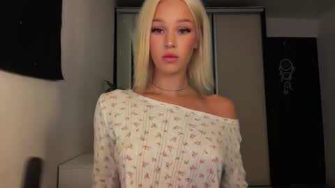 MOLLYYYY dont forget to give me a thumb up online show from 06/14/26, 01:24