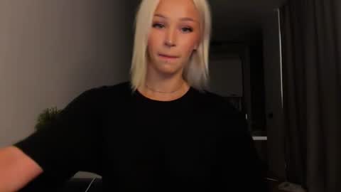MOLLYYYY dont forget to give me a thumb up online show from 06/23/26, 09:29