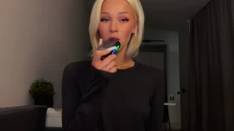 MOLLYYYY dont forget to give me a thumb up online show from 06/25/26, 01:37