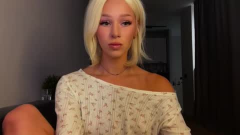 MOLLYYYY dont forget to give me a thumb up online show from 07/01/26, 02:18