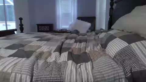 Snapshot of downdog925 chatting on 10/14/25, 10:21 Some guy in Florida online show from 10/14/25, 10:21