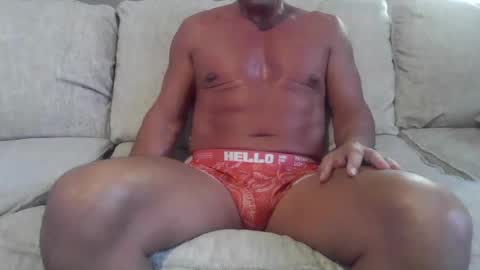 Snapshot of downdog925 chatting on 11/01/25, 01:35 Some guy in Florida online show from 11/01/25, 01:35