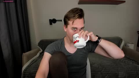 Mervin  online show from 10/25/25, 08:36