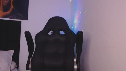 drake_cole11 online show from 12/02/24, 03:47