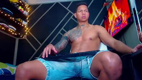 Snapshot of drake_jhonson08 chatting on 12/22/24, 10:04 Drake online show from 12/22/24, 10:04