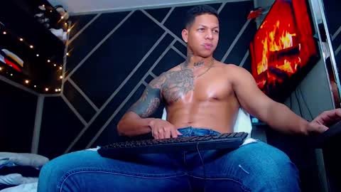 Snapshot of drake_jhonson08 chatting on 12/30/24, 02:42 Drake online show from 12/30/24, 02:42