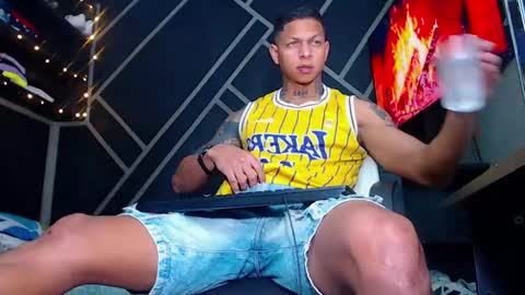 Snapshot of drake_jhonson08 chatting on 02/13/25, 10:33 Drake online show from 02/13/25, 10:33