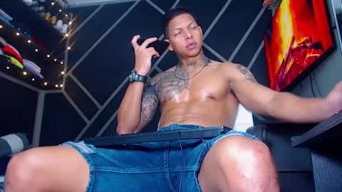 Snapshot of drake_jhonson08 chatting on 02/27/25, 03:47 Drake online show from 02/27/25, 03:47