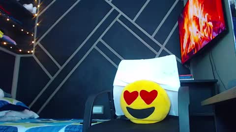 Snapshot of drake_jhonson08 chatting on 03/11/25, 01:37 Drake online show from 03/11/25, 01:37