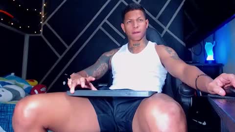 Snapshot of drake_jhonson08 chatting on 09/16/25, 03:40 Drake online show from 09/16/25, 03:40