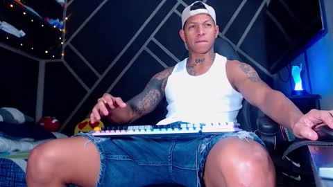 Snapshot of drake_jhonson08 chatting on 10/14/25, 03:18 Drake online show from 10/14/25, 03:18