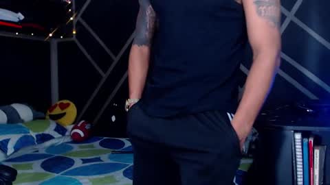 Snapshot of drake_jhonson08 chatting on 10/15/25, 04:23 Drake online show from 10/15/25, 04:23