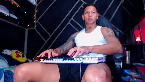 Snapshot of drake_jhonson08 chatting on 10/21/25, 04:46 Drake online show from 10/21/25, 04:46