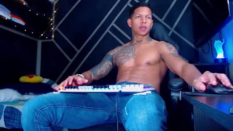 Snapshot of drake_jhonson08 chatting on 10/22/25, 02:56 Drake online show from 10/22/25, 02:56