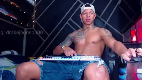 Snapshot of drake_jhonson08 chatting on 10/23/25, 04:12 Drake online show from 10/23/25, 04:12