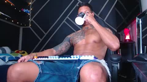 Drake online show from 10/31/25, 03:40