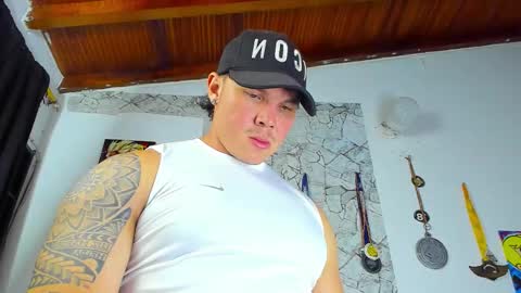 drake_xion1 online show from 11/23/25, 01:27