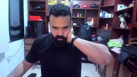 Snapshot of drako_argenti_ chatting on 12/13/24, 04:11 Drako online show from 12/13/24, 04:11