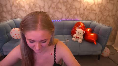 Lina online show from 02/15/26, 07:51